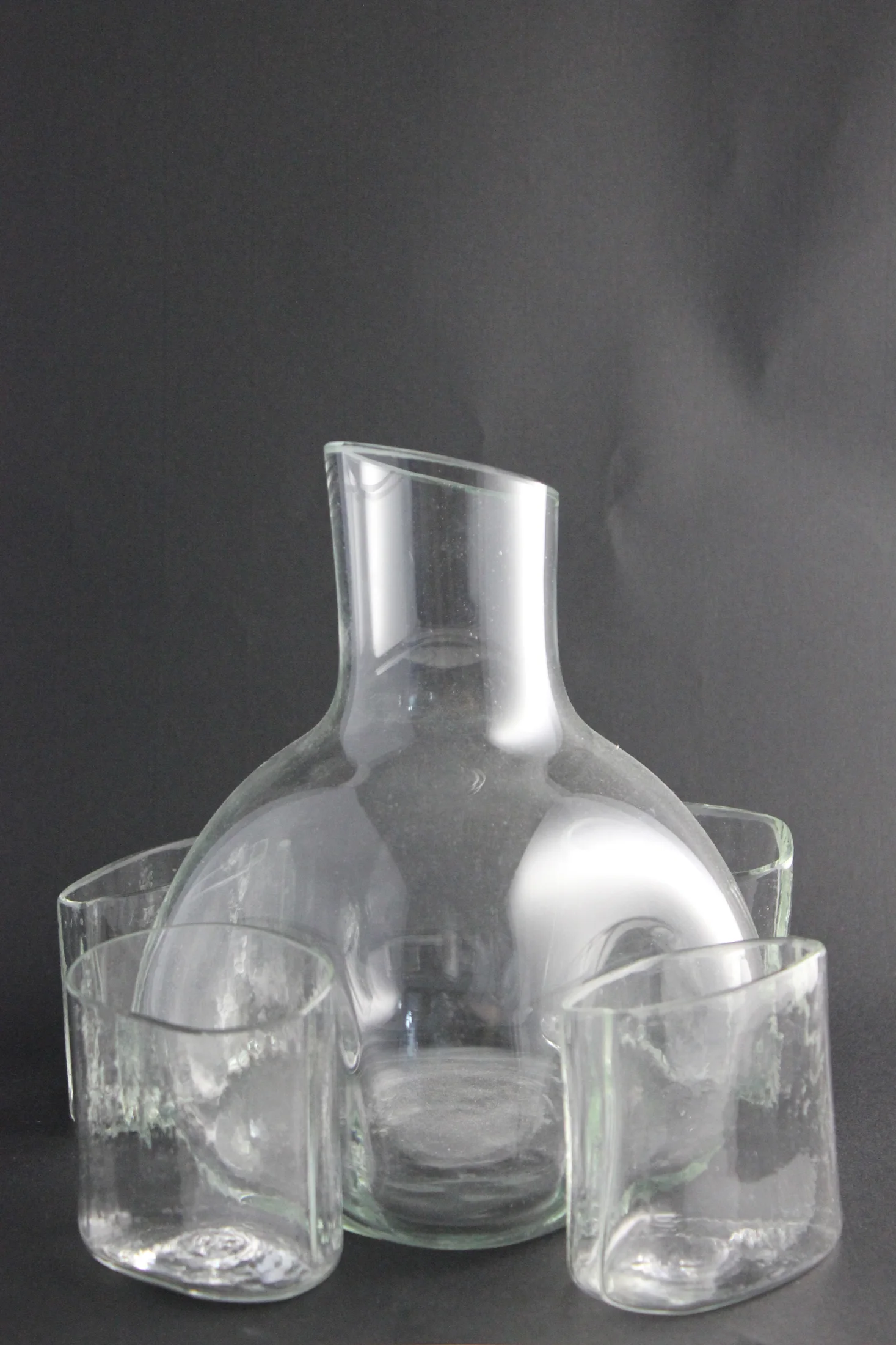 Mon service Stilla composé d'une carafe et de quatre gobelets